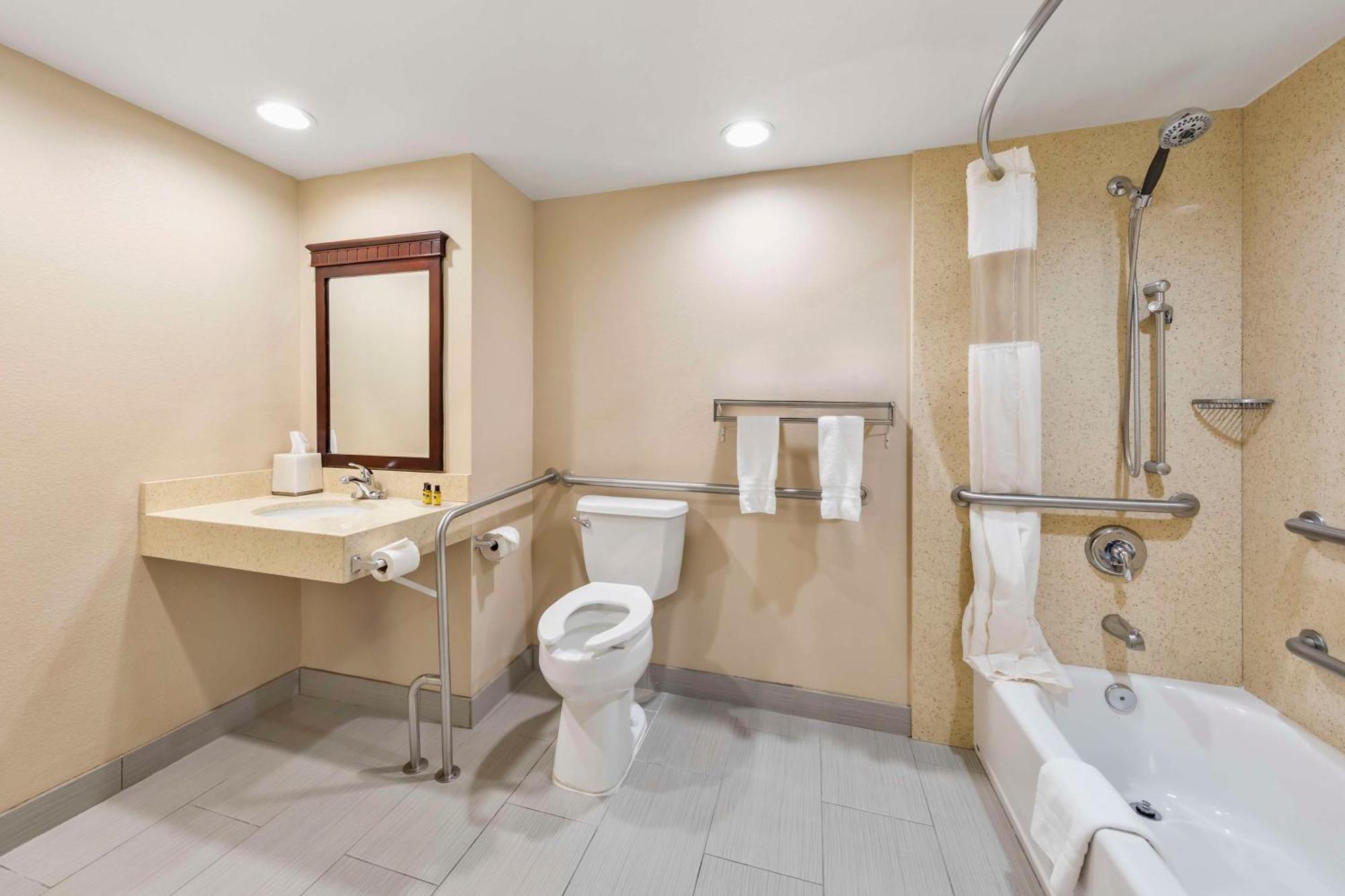 King Room Disability Access Tub,1652753461:JPEG